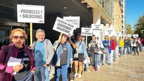 Padres de usuarios del Oriol impulsarán nuevas acciones para exigir el inicio de las obras del antiguo asilo como futura residencia Padres de usuarios del Oriol impulsarán nuevas acciones para exigir el inicio de las obras del antiguo asilo como futura residencia