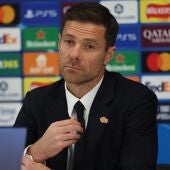 Xabi regresa a Anfield: "Intento que las emociones no me puedan"