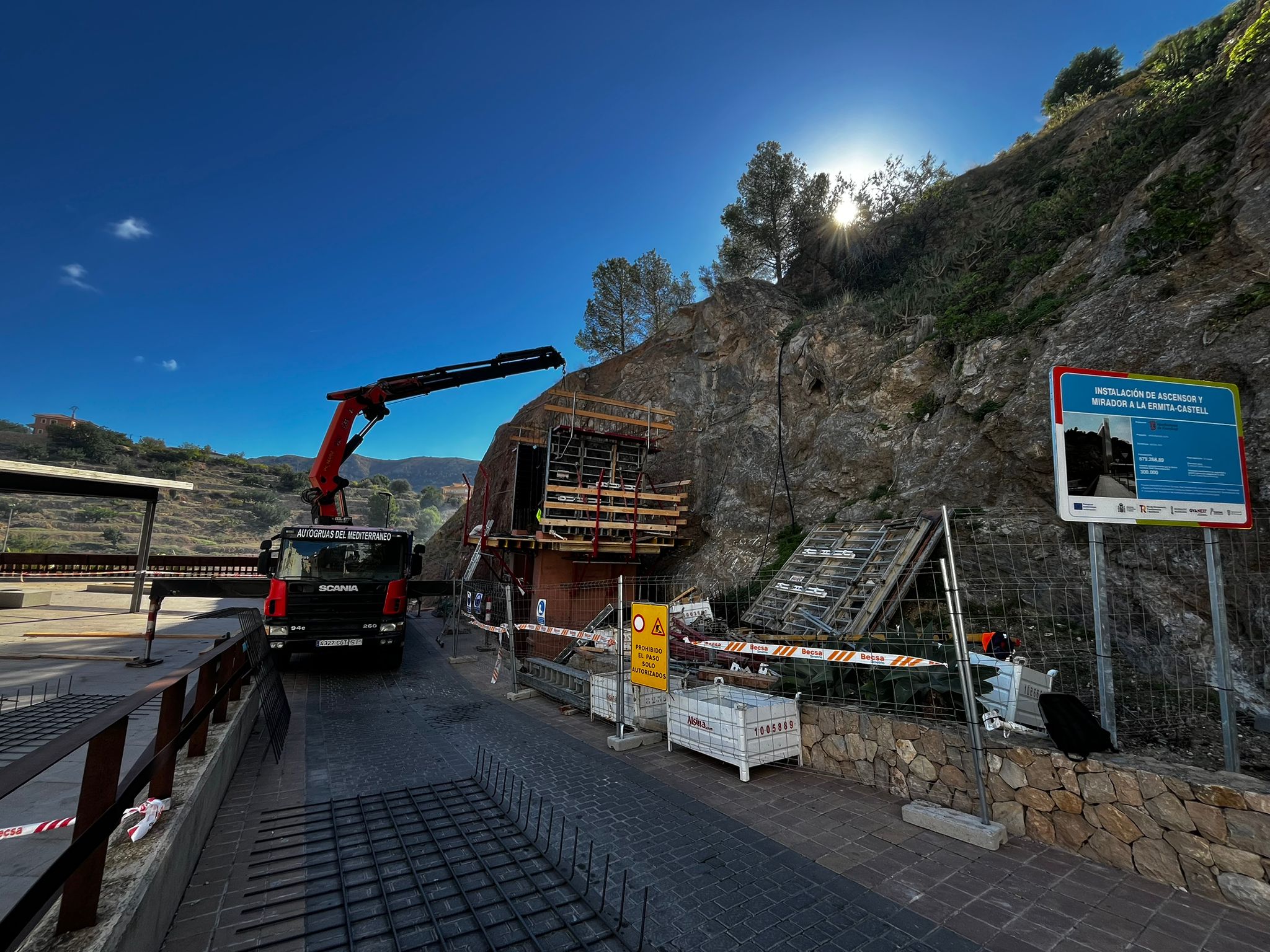 Las obras del elevador al Castell de Finestrat estarán finalizadas en marzo Las obras del elevador al Castell de Finestrat estarán finalizadas en marzo