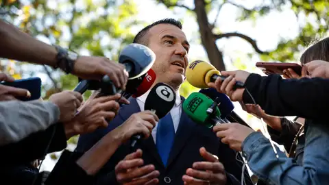 El presidente de la Diputación de Valencia, Vicent Mompó, atiende a los medios en una imagen de este martes. El presidente de la Diputación de Valencia, Vicent Mompó, atiende a los medios en una imagen de este martes.