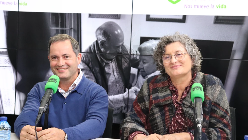 Mari Carmen y Florencio, familiares cuidadores, en 'Más de uno' Mari Carmen y Florencio, familiares cuidadores, en 'Más de uno'