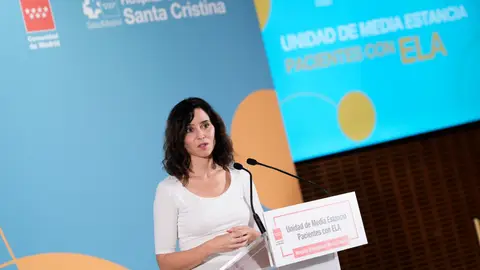 Ayuso visita la Unidad de Media Estancia para pacientes con ELA en el Hospital Santa Cristina Ayuso visita la Unidad de Media Estancia para pacientes con ELA en el Hospital Santa Cristina