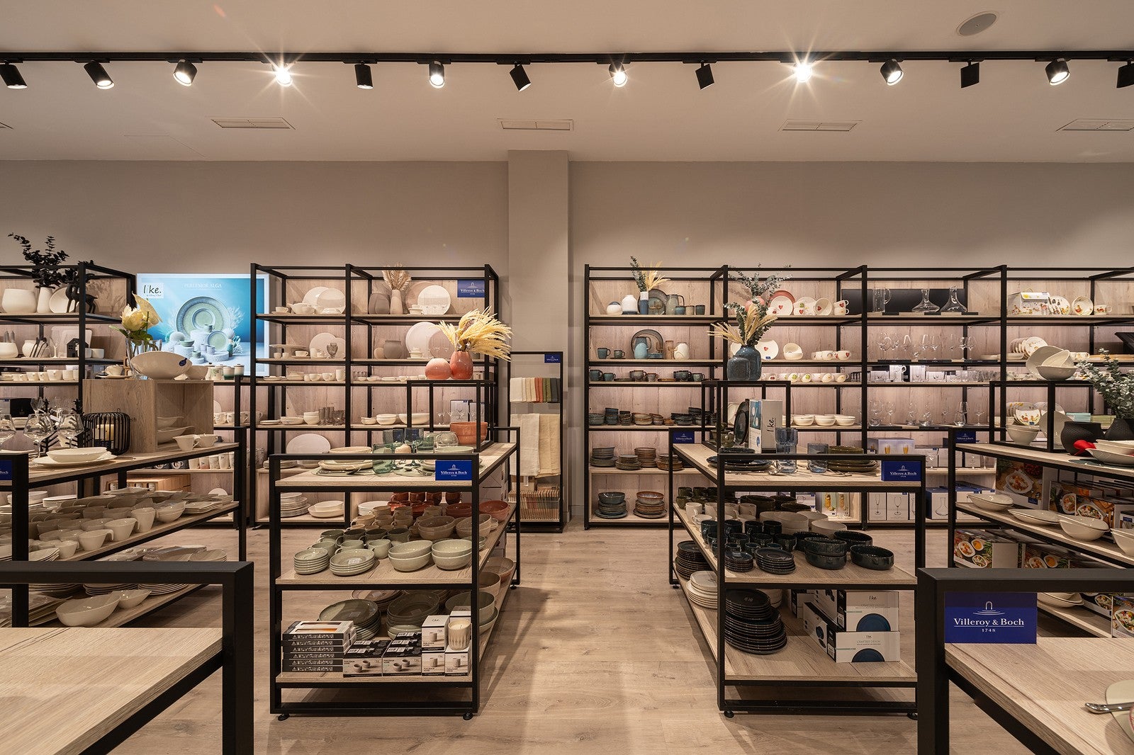 McArthurGlen suma Blue Banana, Aristocrazy, Beatriz Furest, Villeroy & Boch y New Era a su oferta comercial McArthurGlen suma Blue Banana, Aristocrazy, Beatriz Furest, Villeroy & Boch y New Era a su oferta comercial