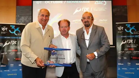 Jorge Bellés (centro), junto a Luis Mediero (izquierda) y Miguel Díaz (derecha) Jorge Bellés (centro), junto a Luis Mediero (izquierda) y Miguel Díaz (derecha)