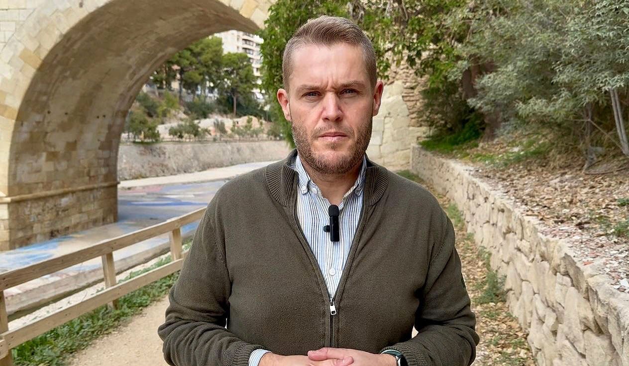 El PSOE de Elche denuncia que se está denegando ayudas al pago de la tasa de basura sin analizar la situación familiar caso por caso El PSOE de Elche denuncia que se está denegando ayudas al pago de la tasa de basura sin analizar la situación familiar caso por caso