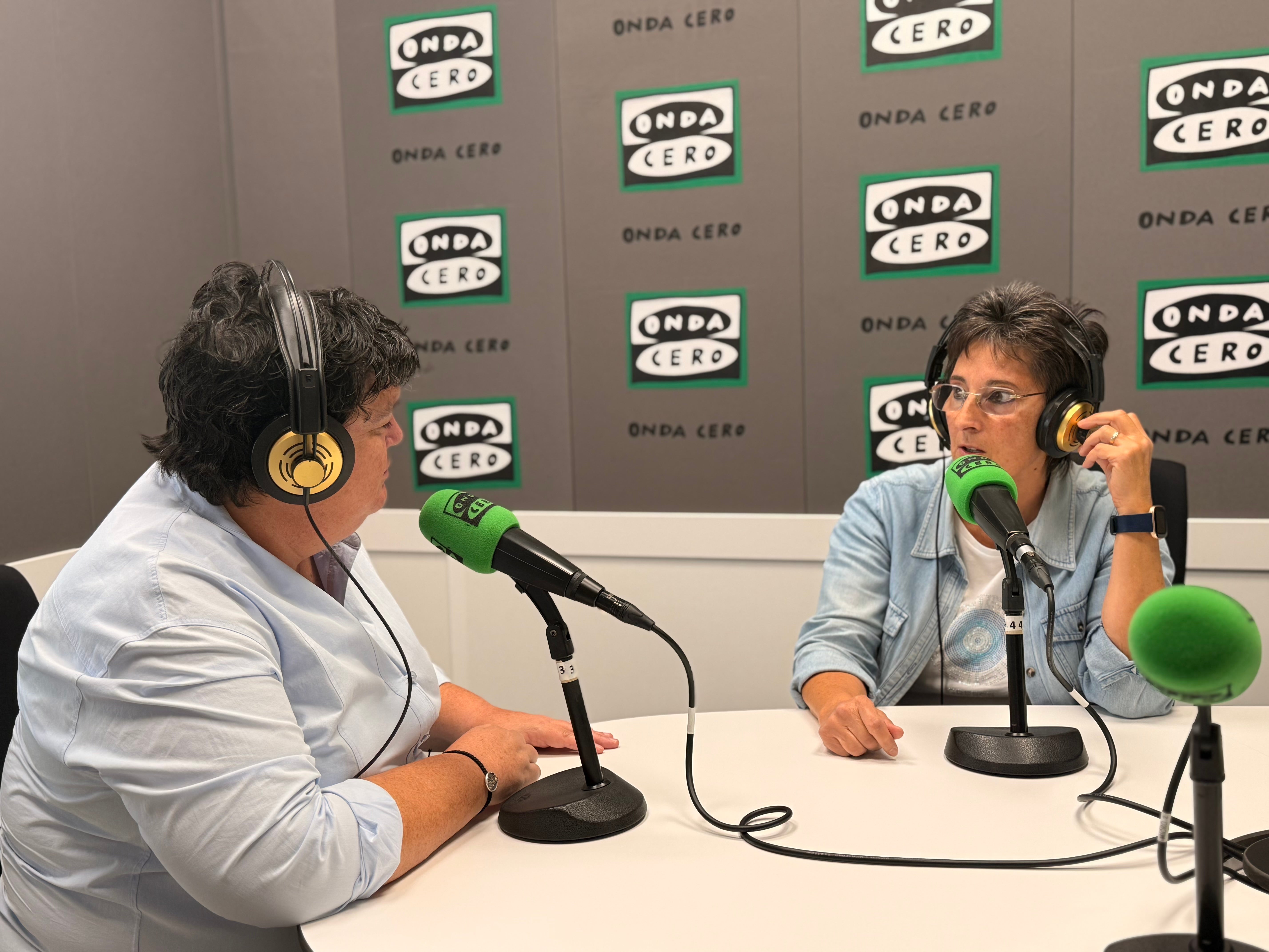 Amalia Bevià presenta su novela 'Huracán de sentimientos' en la Vila Joiosa Amalia Bevià presenta su novela 'Huracán de sentimientos' en la Vila Joiosa