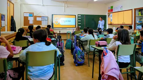 “Patrullas del Recreo”, un proyecto para promover la convivencia y el respeto en el patio escolar “Patrullas del Recreo”, un proyecto para promover la convivencia y el respeto en el patio escolar
