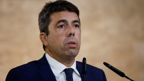 El president de la Generalitat, Carlos Mazón, durante su comparecencia en la que ha anunciado que dimitirá al frente del Gobierno valenciano, pero seguirá como diputado en Les Corts Valencianes y no convocará elecciones autonómicas anticipadas. El president de la Generalitat, Carlos Mazón, durante su comparecencia en la que ha anunciado que dimitirá al frente del Gobierno valenciano, pero seguirá como diputado en Les Corts Valencianes y no convocará elecciones autonómicas anticipadas.