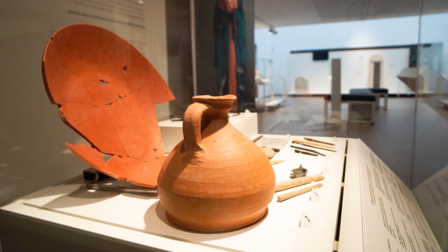 Pieza de la antigua ciudad romana de Complutum exhibida en el Antiquarium de Alcal&aacute; de Henares