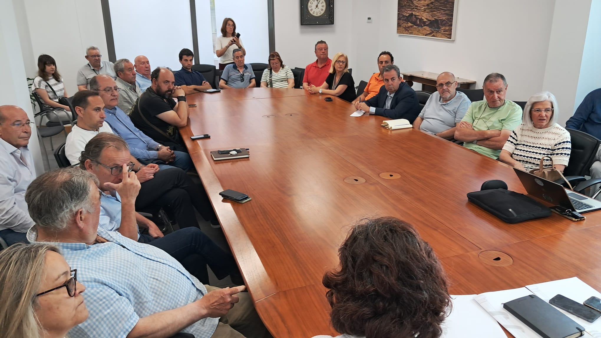 Los municipios afectados por la CHT volverán a reunirse con el gobierno regional en diciembre Los municipios afectados por la CHT volverán a reunirse con el gobierno regional en diciembre