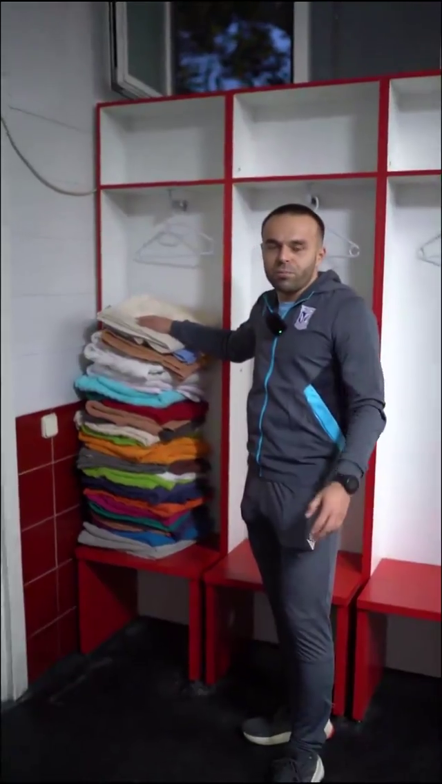 El Lech Poznań tira de ironía para definir el vestuario del estadio de Vallecas El Lech Poznań tira de ironía para definir el vestuario del estadio de Vallecas