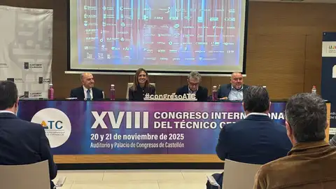 Montoro advierte que el 50% de los trabajos manuales desaparecerán antes de 2030 y reclama una revolución formativa en la industria cerámica Montoro advierte que el 50% de los trabajos manuales desaparecerán antes de 2030 y reclama una revolución formativa en la industria cerámica