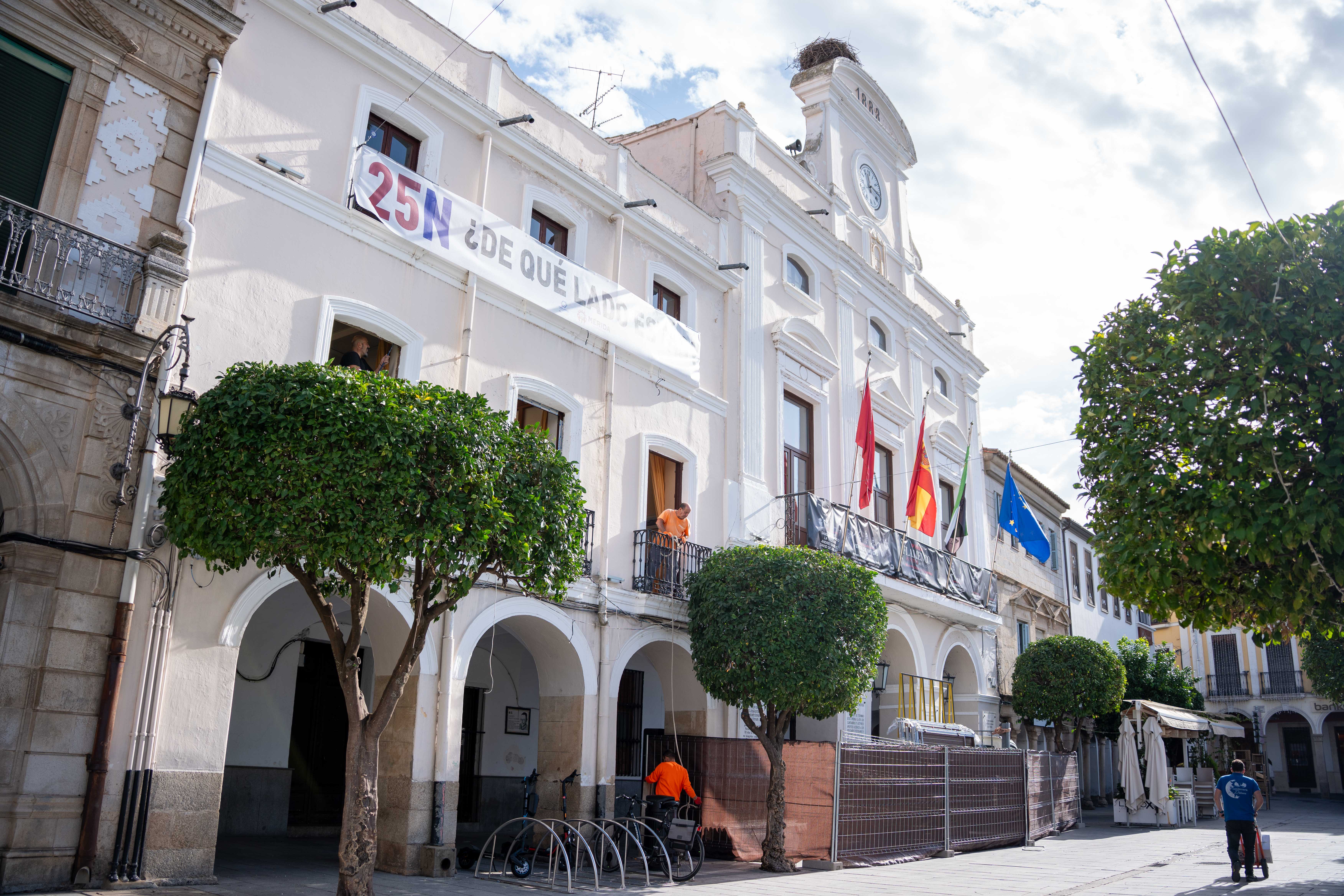 Se inicia el proyecto de reforma y mejora de la eficiencia energética de la fachada principal del Ayuntamiento y la Casa Oliart Se inicia el proyecto de reforma y mejora de la eficiencia energética de la fachada principal del Ayuntamiento y la Casa Oliart