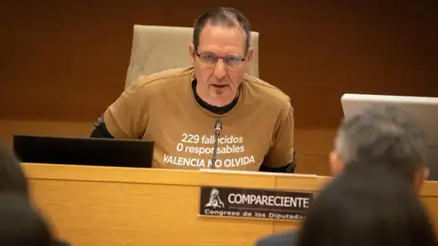 El presidente la Asociación Damnificados DANA Horta Sud Valencia, Manuel Cristian Lesaec, comparece en el Congreso. El presidente la Asociación Damnificados DANA Horta Sud Valencia, Manuel Cristian Lesaec, comparece en el Congreso.