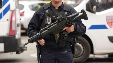 Foto de archivo de un agente de la polic&iacute;a francesa