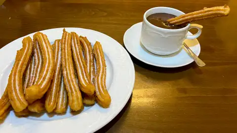 Cándido, tradición e modernidade no casco histórico de Ourense Cándido, tradición e modernidade no casco histórico de Ourense