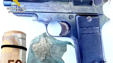 Detenido un hombre en Hazas de Cesto con una pistola, cocaína y dinero Detenido un hombre en Hazas de Cesto con una pistola, cocaína y dinero