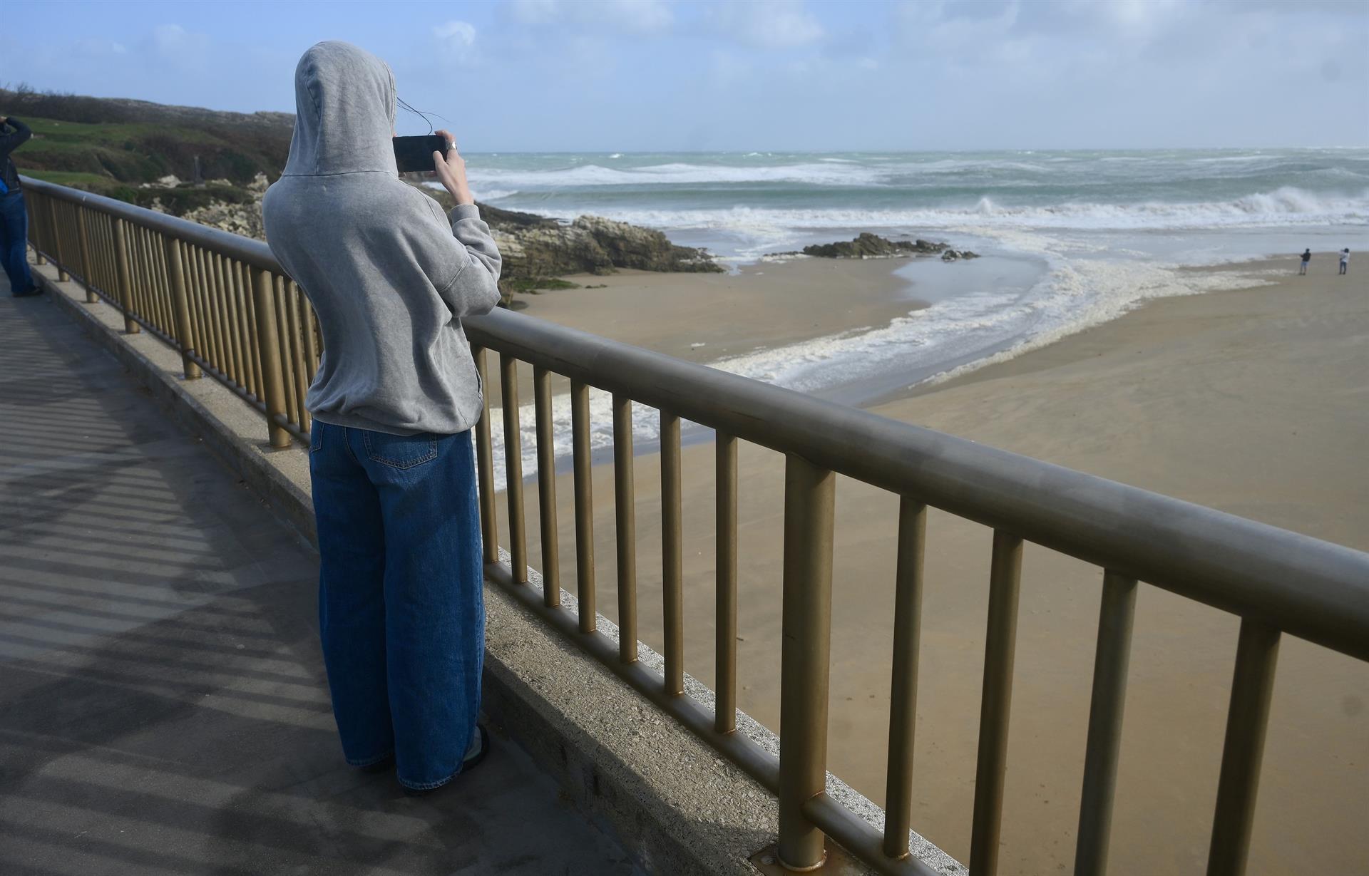Cantabria estará hoy en aviso naranja por costeros Cantabria estará hoy en aviso naranja por costeros