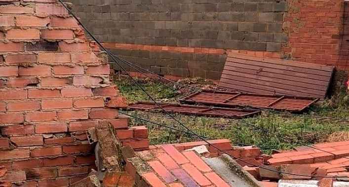 Un pequeño tornado provoca daños materiales en la localidad pacense de La Zarza Un pequeño tornado provoca daños materiales en la localidad pacense de La Zarza