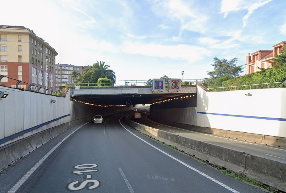 El túnel de la S-10 en Maliaño se cortará al tráfico esta noche para realizar un simulacro de accidente con incendio El túnel de la S-10 en Maliaño se cortará al tráfico esta noche para realizar un simulacro de accidente con incendio