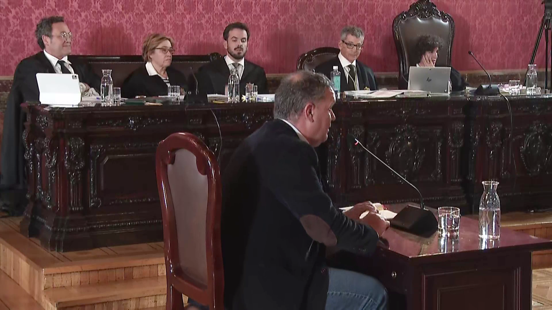 El "dilema moral" que planteó un periodista en el juicio al fiscal general: "Yo sí sé quién es la fuente" El "dilema moral" que planteó un periodista en el juicio al fiscal general: "Yo sí sé quién es la fuente"
