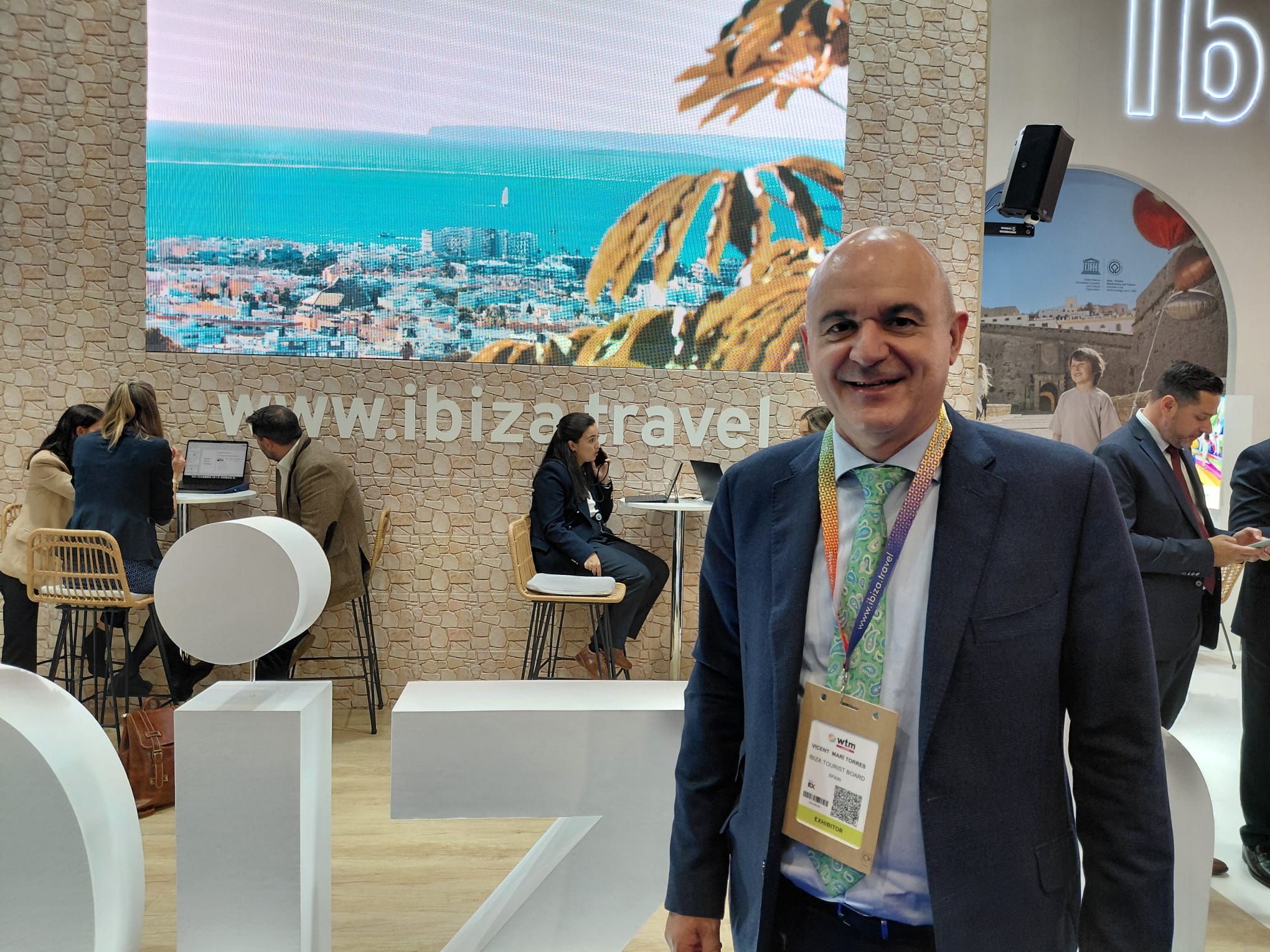 Vicent Marí: "Ibiza está consiguiendo que vengan menos turistas en verano y se desplacen a principio y final de temporada" Vicent Marí: "Ibiza está consiguiendo que vengan menos turistas en verano y se desplacen a principio y final de temporada"