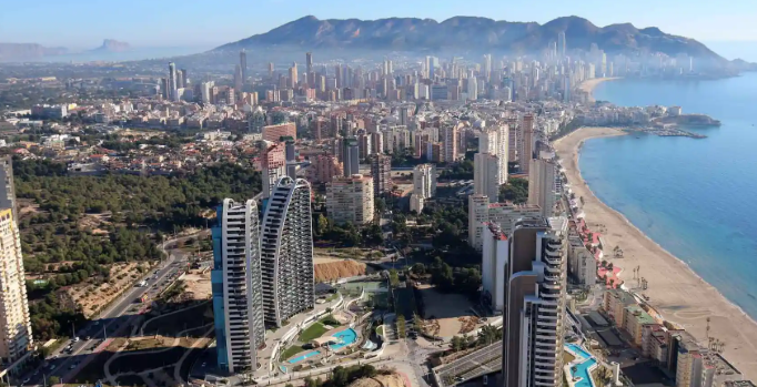 Benidorm roza el lleno total en noviembre con un 96% de ocupación durante las Fiestas Patronales y la Fancy Dress Party Benidorm roza el lleno total en noviembre con un 96% de ocupación durante las Fiestas Patronales y la Fancy Dress Party
