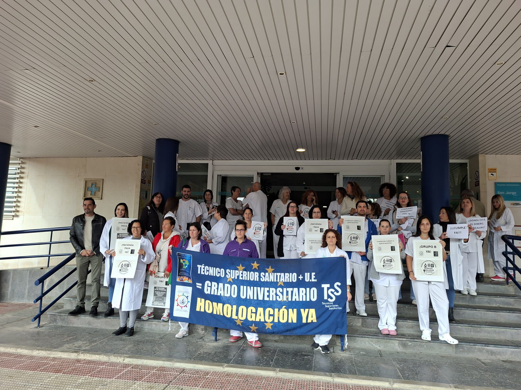Nueva protesta de los técnicos sanitarios a las puertas del hospital San Jorge Nueva protesta de los técnicos sanitarios a las puertas del hospital San Jorge