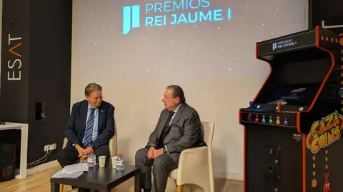 El presidente de la Fundación Valenciana Premios Rei Jaume I, Vicente Boluda y el secretario y presidente ejecutivo, Javier Quesada, presentan las novedades de los actos de entrega de la 37 edición de los Premios Rei Jaume I - El presidente de la Fundación Valenciana Premios Rei Jaume I, Vicente Boluda y el secretario y presidente ejecutivo, Javier Quesada, presentan las novedades de los actos de entrega de la 37 edición de los Premios Rei Jaume I -