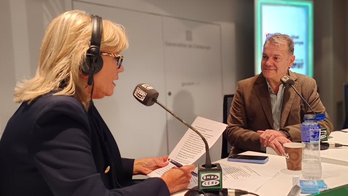 Julia en la Onda desde el Palau Robert Julia en la Onda desde el Palau Robert