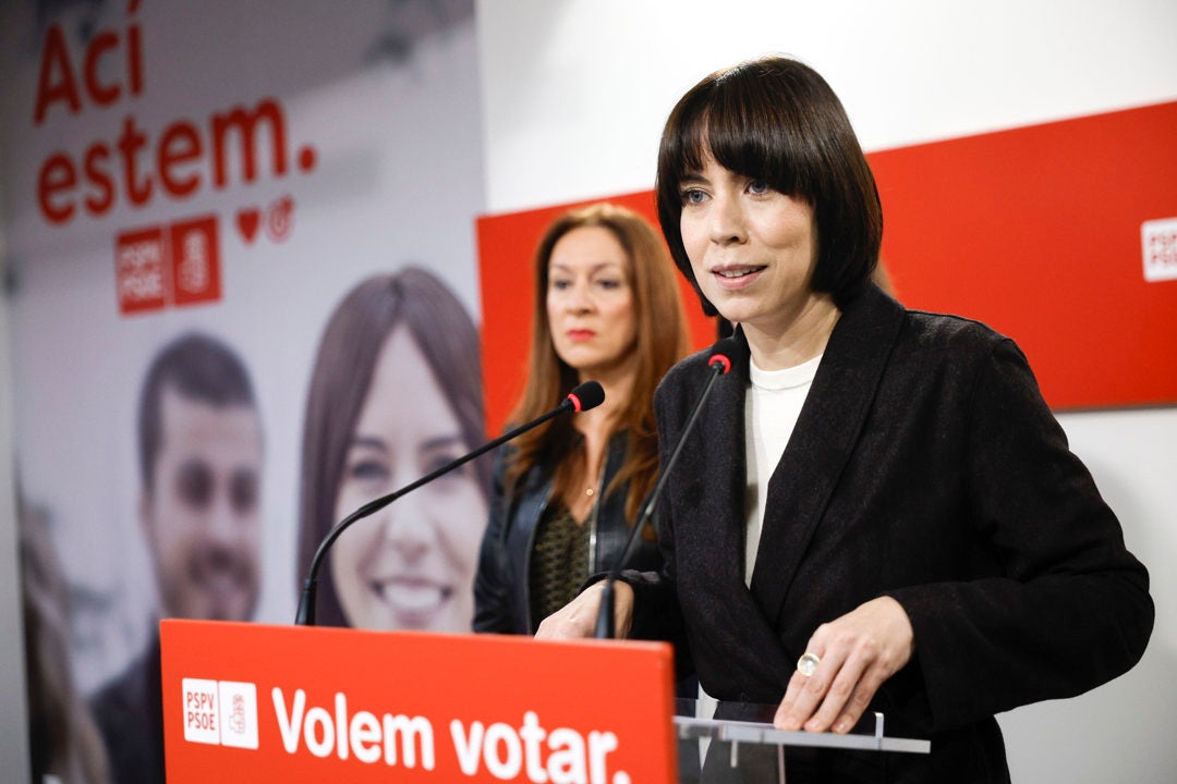 La ministra de Ciencia, Innovación y Universidades y secretaria general del PSPV-PSOE, Diana Morant, atiende a los medios de comunicación, este sábado en Valencia. La ministra de Ciencia, Innovación y Universidades y secretaria general del PSPV-PSOE, Diana Morant, atiende a los medios de comunicación, este sábado en Valencia.