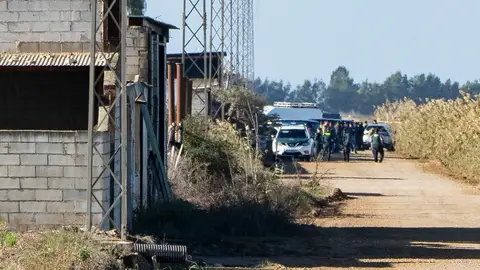 Un policía, en estado crítico tras recibir un disparo del hombre atrincherado en Sevilla Un policía, en estado crítico tras recibir un disparo del hombre atrincherado en Sevilla