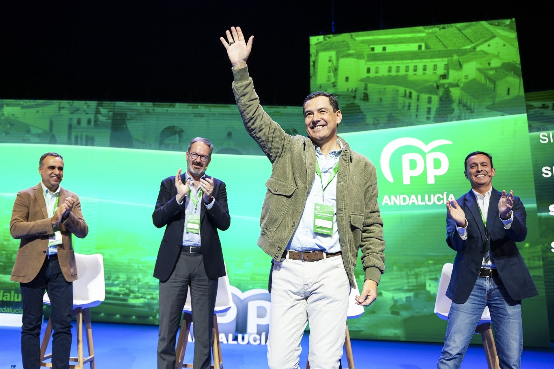 El presidente de la Junta de Andalucía, Juanma Moreno, durante el comienzo del XVII Congreso del PP Andaluz. El presidente de la Junta de Andalucía, Juanma Moreno, durante el comienzo del XVII Congreso del PP Andaluz.
