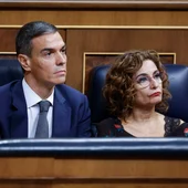 El presidente del Gobierno, Pedro Sánchez con la ministra de Hacienda y vicepresidenta María Jesús Montero durante la sesión de control al Gobierno celebrada este miércoles en el Congreso. El presidente del Gobierno, Pedro Sánchez con la ministra de Hacienda y vicepresidenta María Jesús Montero durante la sesión de control al Gobierno celebrada este miércoles en el Congreso.