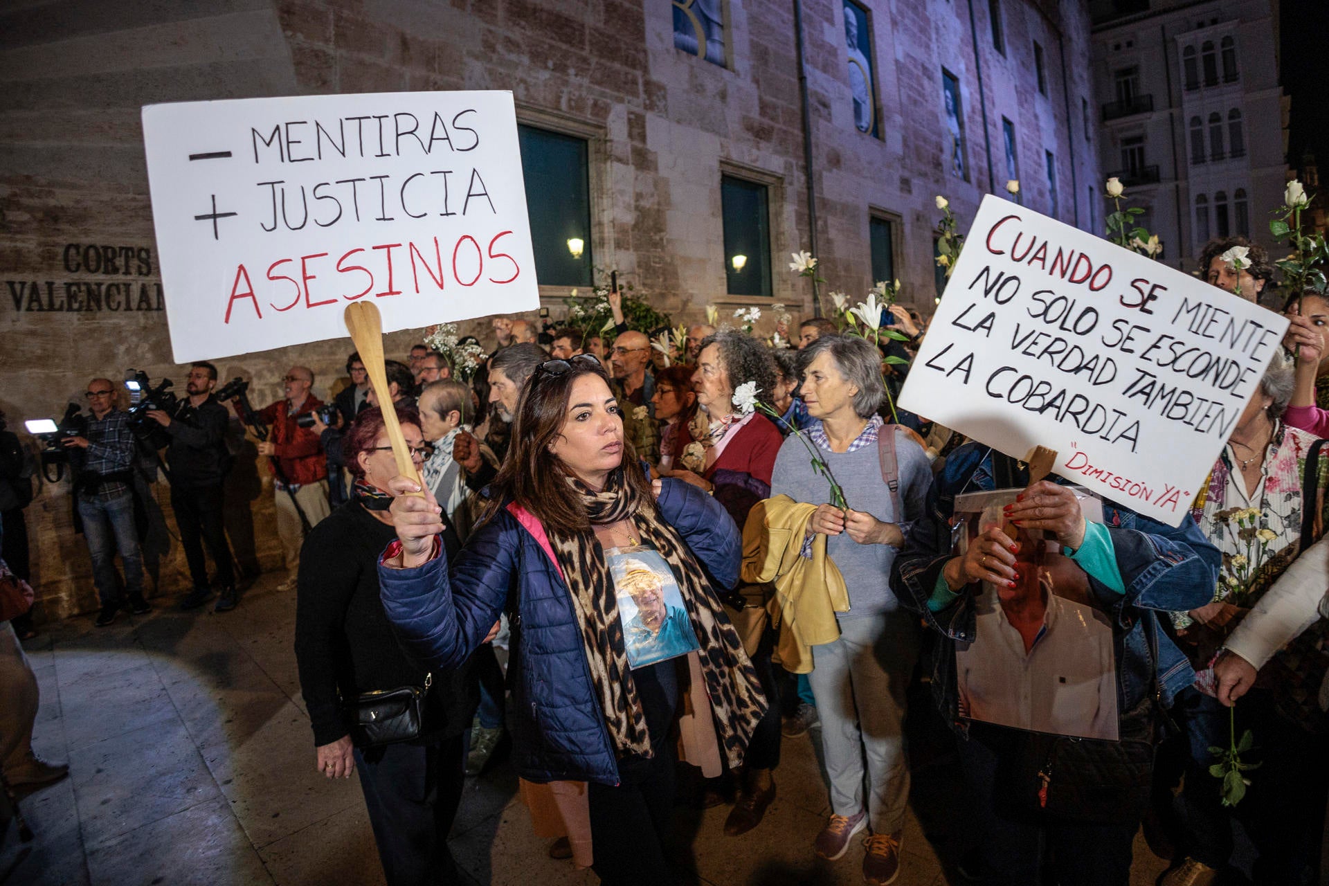 Manifestantes en Valencia piden prisión para Carlos Mazón. Manifestantes en Valencia piden prisión para Carlos Mazón.