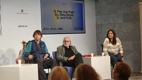 Tres víctimes d'accidents de trànsit participant en una taula rodona Tres víctimes d'accidents de trànsit participant en una taula rodona