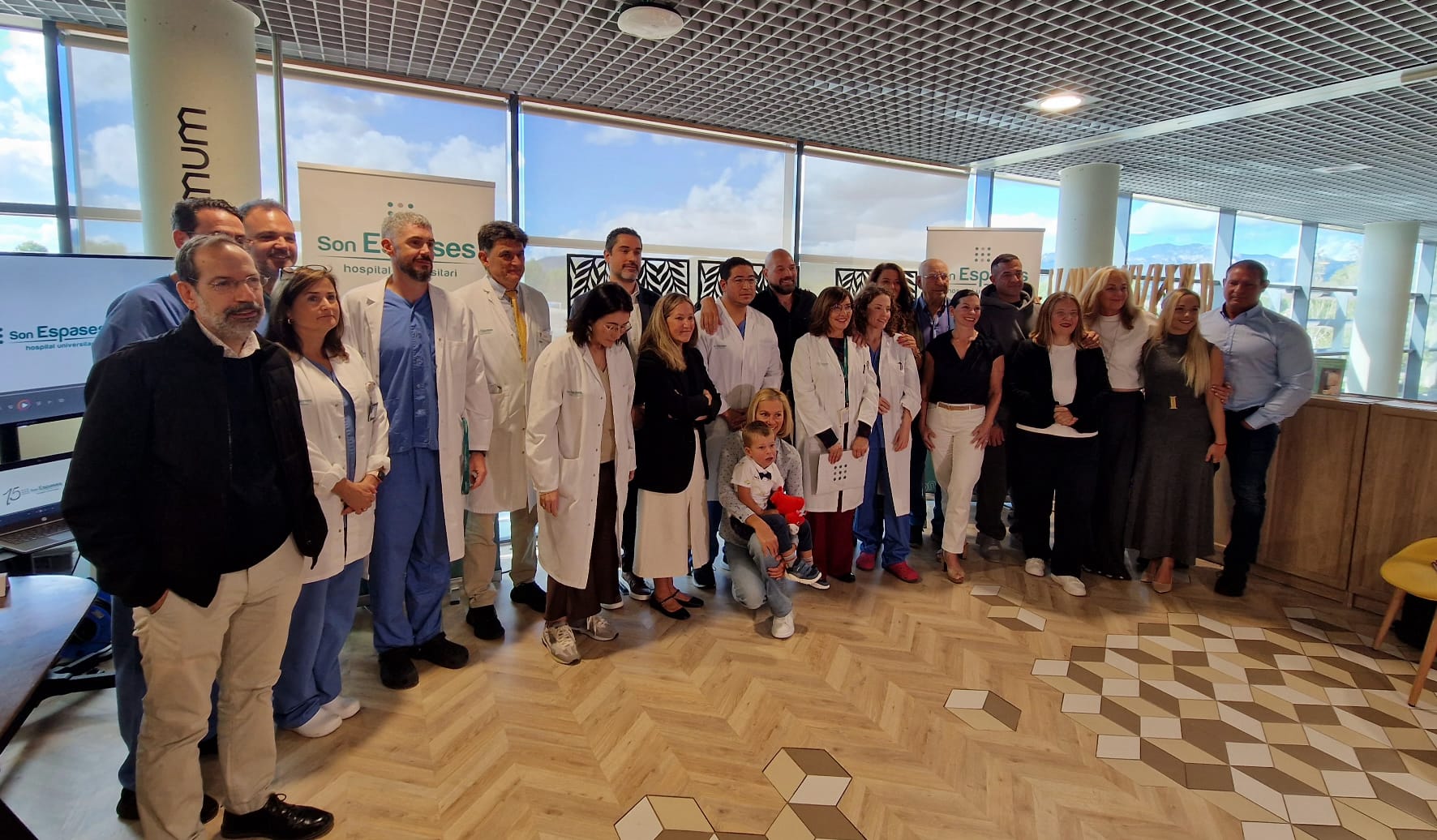 Larrick Ebanks dona un equipo ECMO al Hospital Son Espases valorado en 79.000€ episode artwork