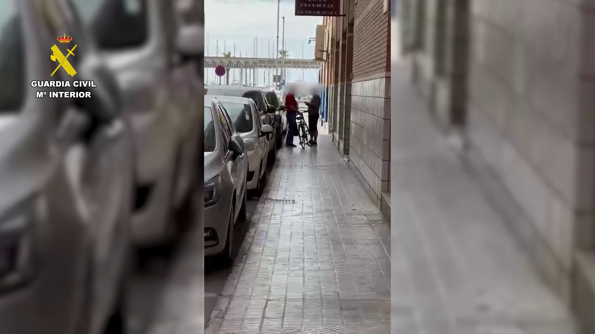 Un agente de la Guardia Civil fuera de servicio frustra un robo en Santa Pola por el método del 'cogotero' Un agente de la Guardia Civil fuera de servicio frustra un robo en Santa Pola por el método del 'cogotero'