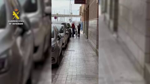 Un agente de la Guardia Civil fuera de servicio frustra un robo en Santa Pola por el m&eacute;todo del 'cogotero'.