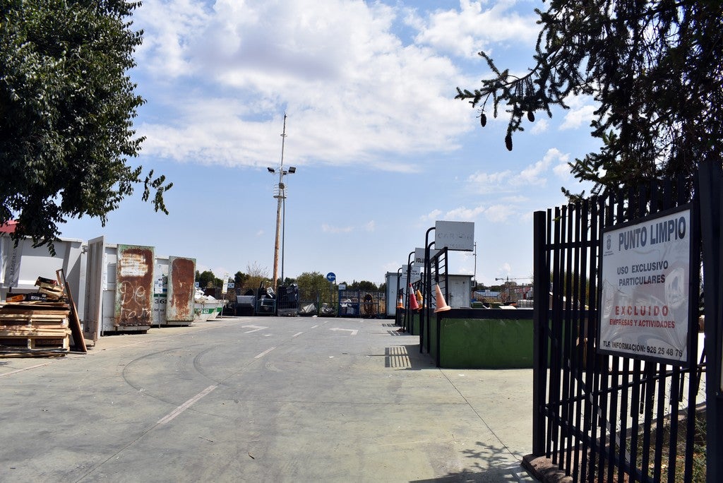 Ciudad Real convertirá el punto de limpio en un "punto vivo" duplicando su espacio con una inversión de 275.000 euros Ciudad Real convertirá el punto de limpio en un "punto vivo" duplicando su espacio con una inversión de 275.000 euros