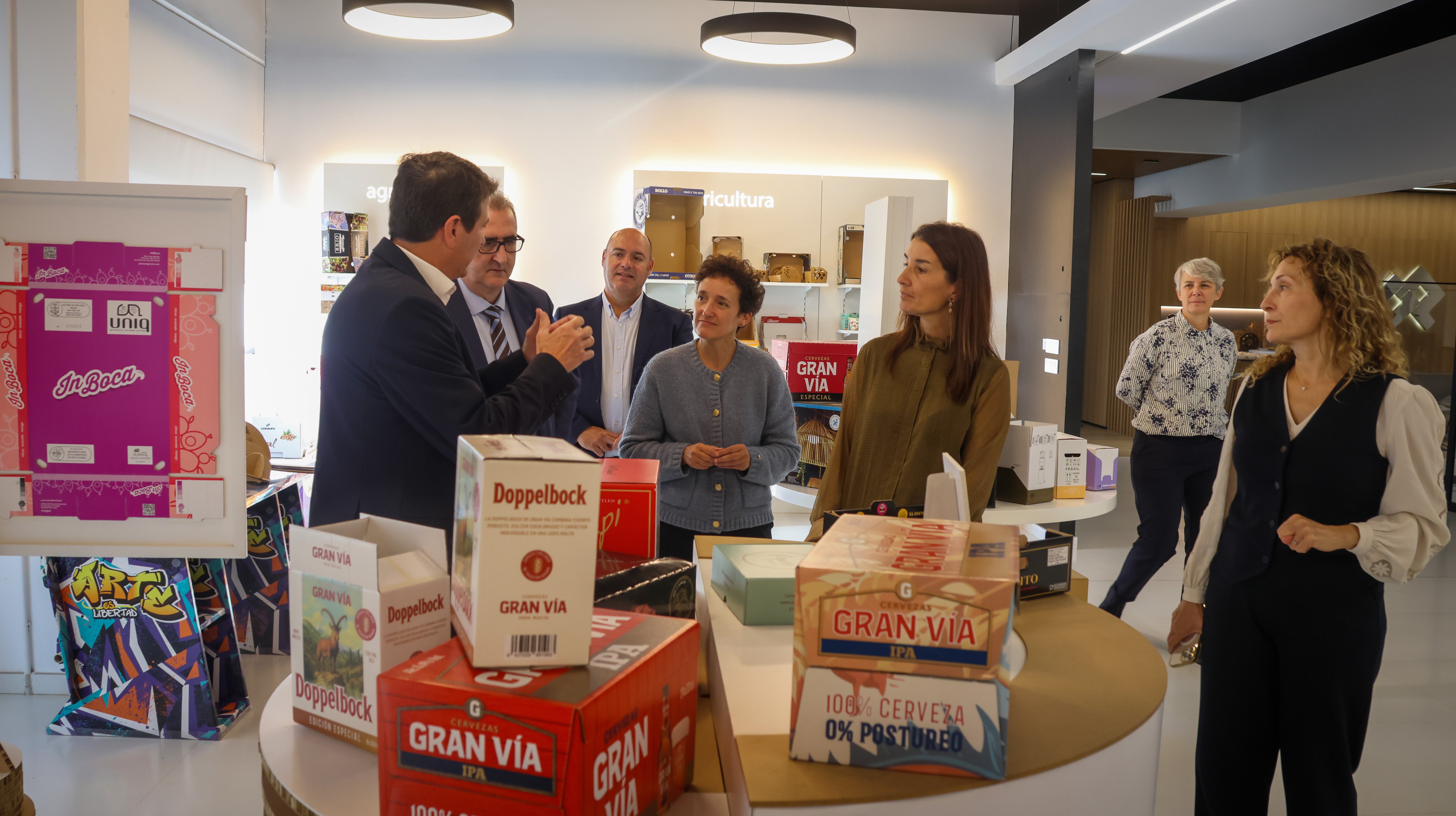 Onda y la Generalitat destacan la innovación y el empleo de calidad del Grupo La Plana Onda y la Generalitat destacan la innovación y el empleo de calidad del Grupo La Plana