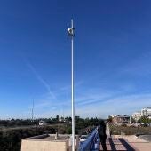 Una de las sirenas instaladas por el Ayuntamiento de Elche en el entorno de uno de los barrancos del municipio.