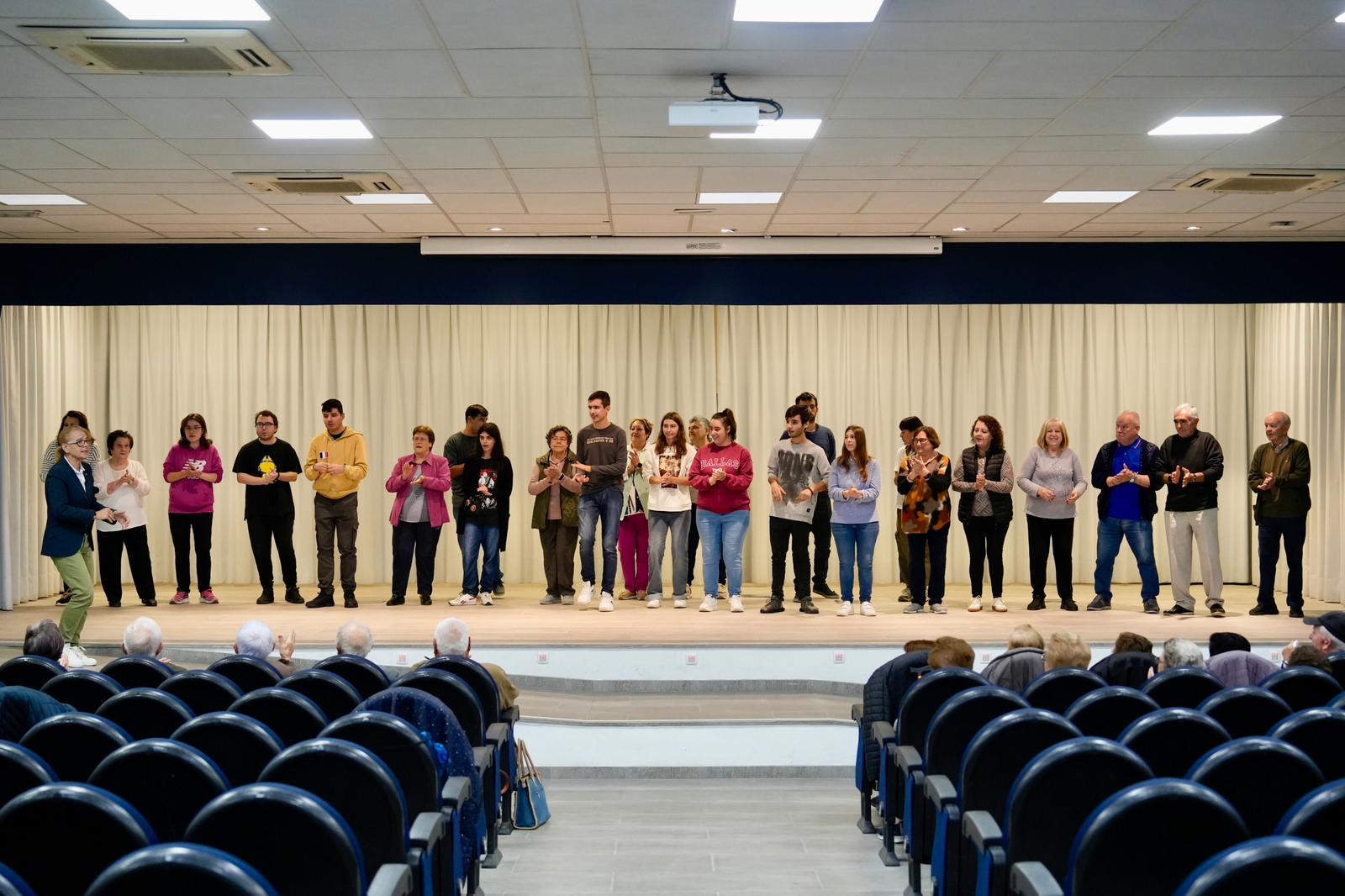 Estudiantes de la UJI fomentan la integración intergeneracional en l’Alcora a través de la música Estudiantes de la UJI fomentan la integración intergeneracional en l’Alcora a través de la música