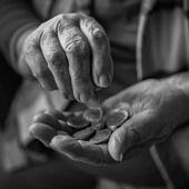 Una imatge que explica la pobresa entre la gent gran tot i cobrar pensions per jubilació Una imatge que explica la pobresa entre la gent gran tot i cobrar pensions per jubilació