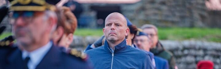 ¿Cree que en España debe reabrirse, como en otros países de la Unión el debate sobre el servicio militar obligatorio?