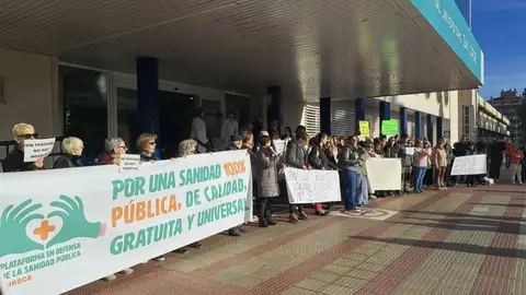 Movilización del personal de urgencias contra la reducción de plantilla Movilización del personal de urgencias contra la reducción de plantilla