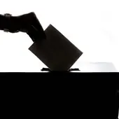 El Síndic de Greuges proposa que es pugui votar als 16 anys i que l’educació sigui obligatòria fins als 18 El Síndic de Greuges proposa que es pugui votar als 16 anys i que l’educació sigui obligatòria fins als 18