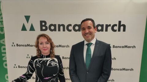 Juan Gar&iacute;, director territorial de Baleares de Banca March, en una entrevista junto a Elka Dimitrova. 