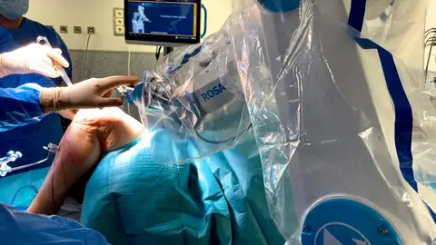 Vithas Valencia 9 de Octubre incorpora la última tecnología en inteligencia artificial y robótica para implantes de rodilla Vithas Valencia 9 de Octubre incorpora la última tecnología en inteligencia artificial y robótica para implantes de rodilla