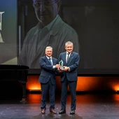 Luis Menor: “Sentimos orgullo de contar cun ourensán que rescata vidas desde a investigación médica” Luis Menor: “Sentimos orgullo de contar cun ourensán que rescata vidas desde a investigación médica”